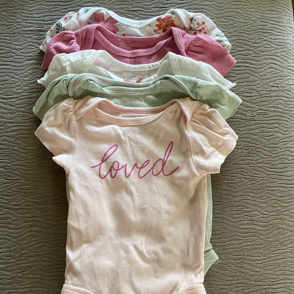 5 short sleeve onesies